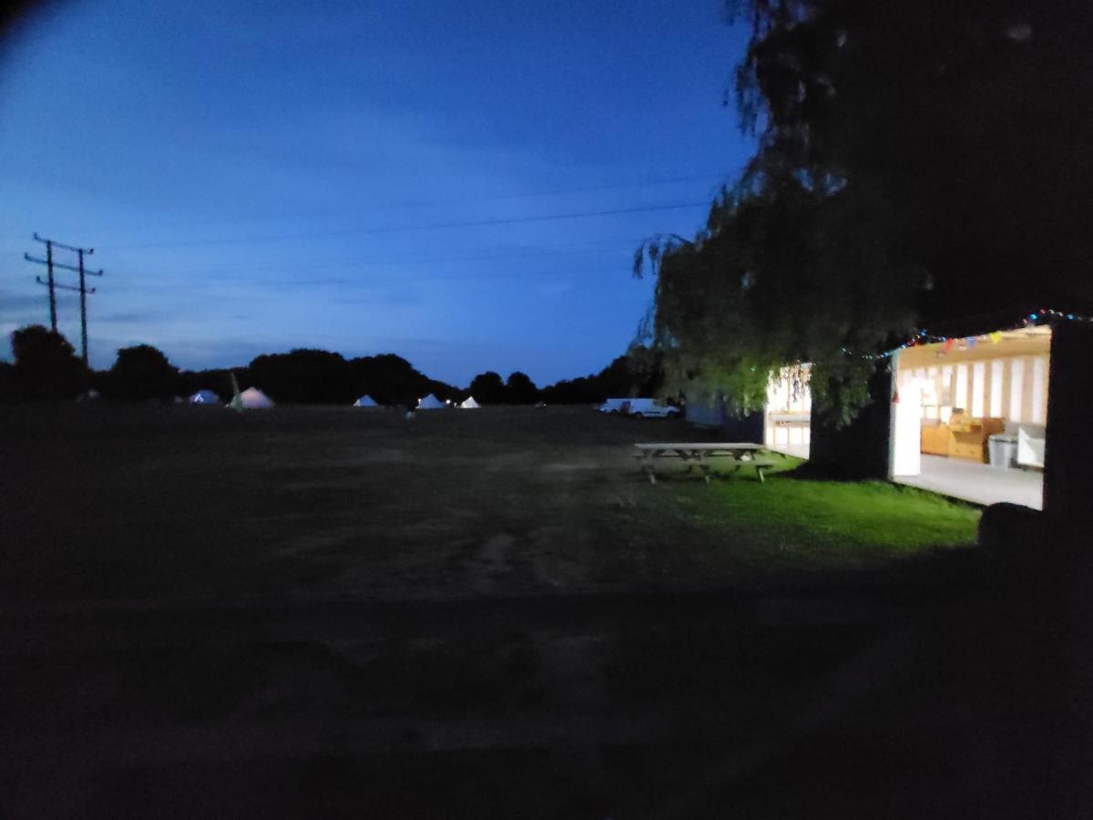 ホテル Dorset Glamping Fields Corfe Mullen エクステリア 写真